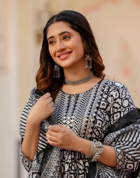 Embroidered kurta and pant Set with Dupatta Suit