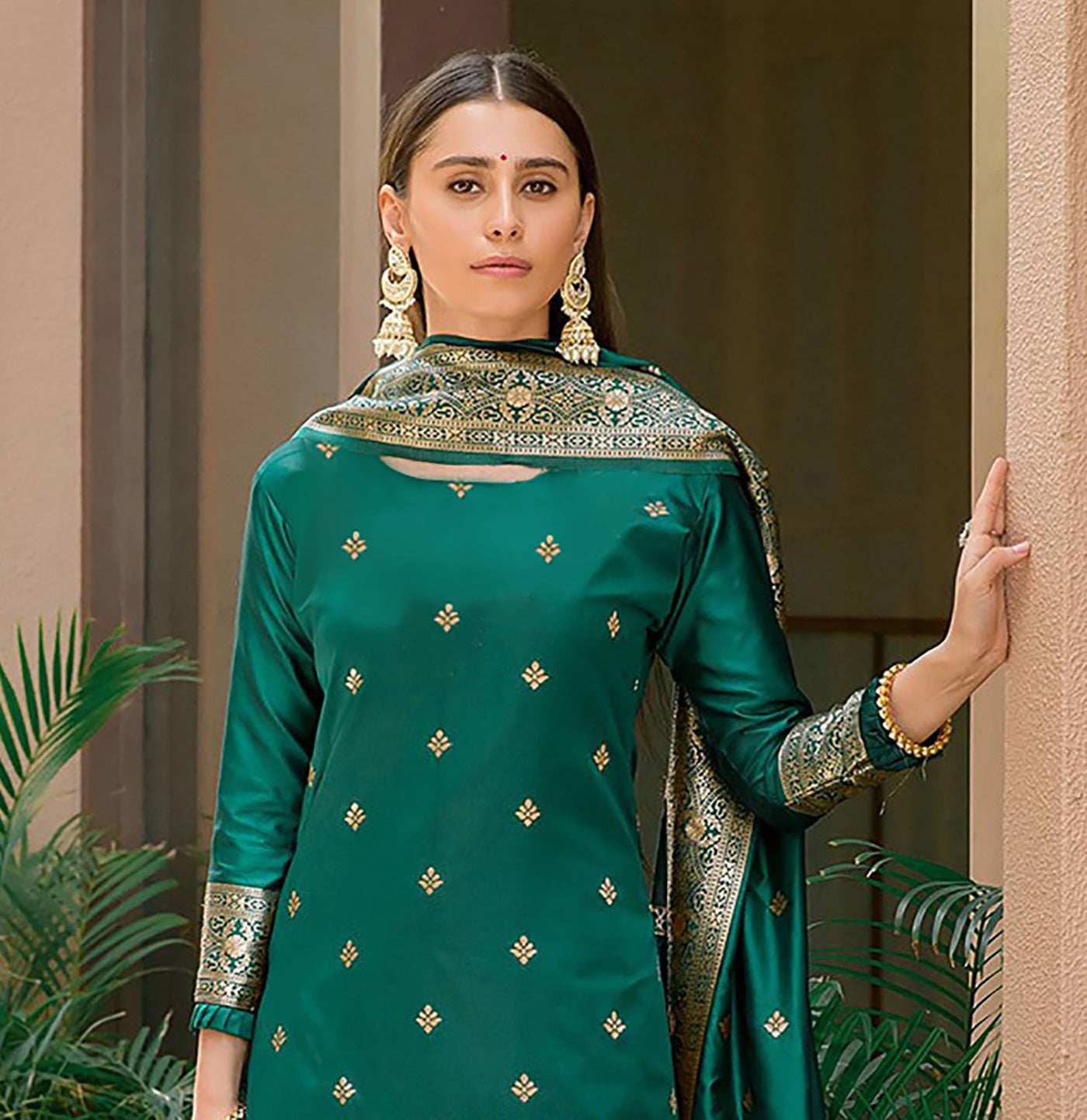 Women Jacquard Kurta Pant Dupatta Set