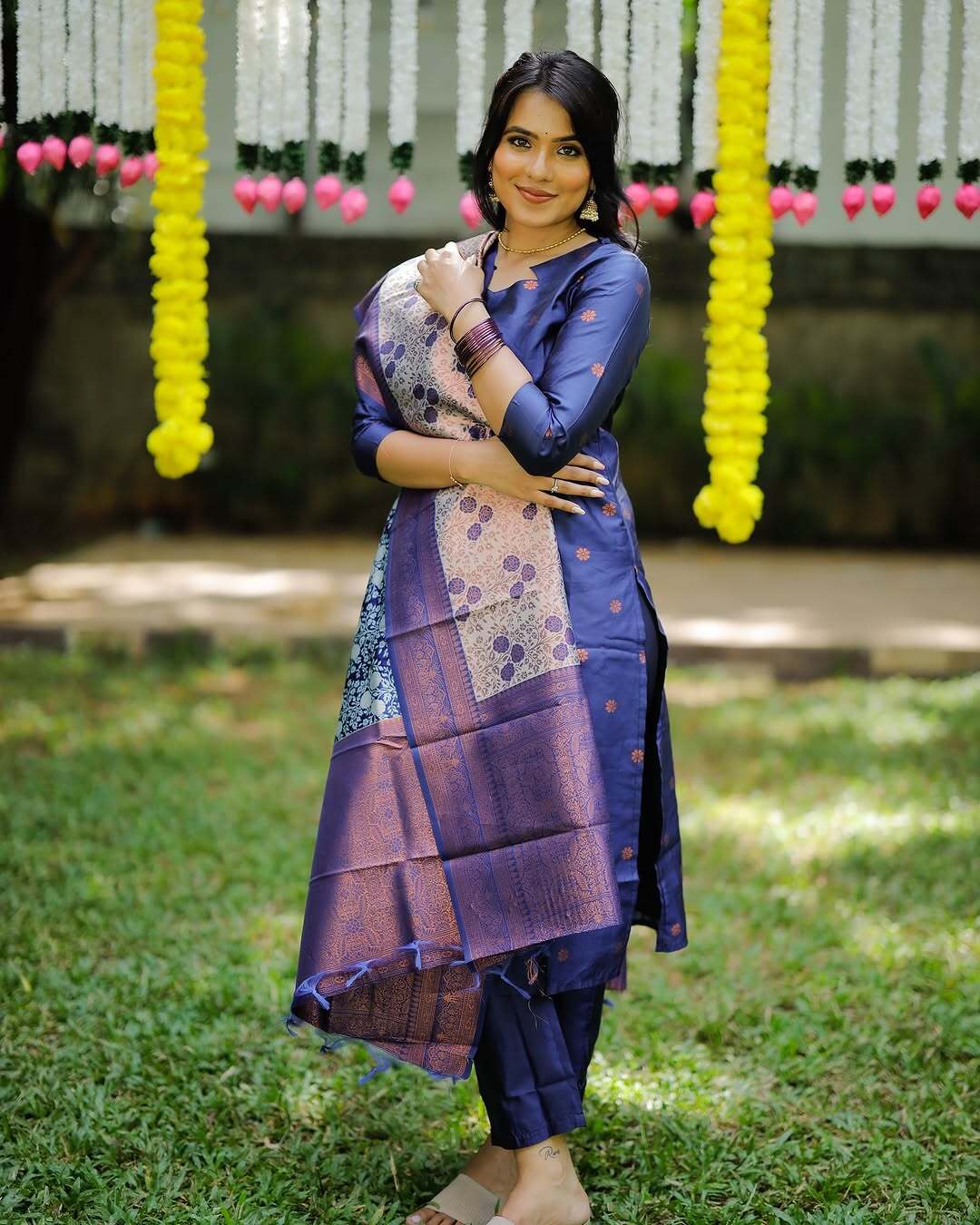 Women Jacquard Kurta Pant Dupatta Set