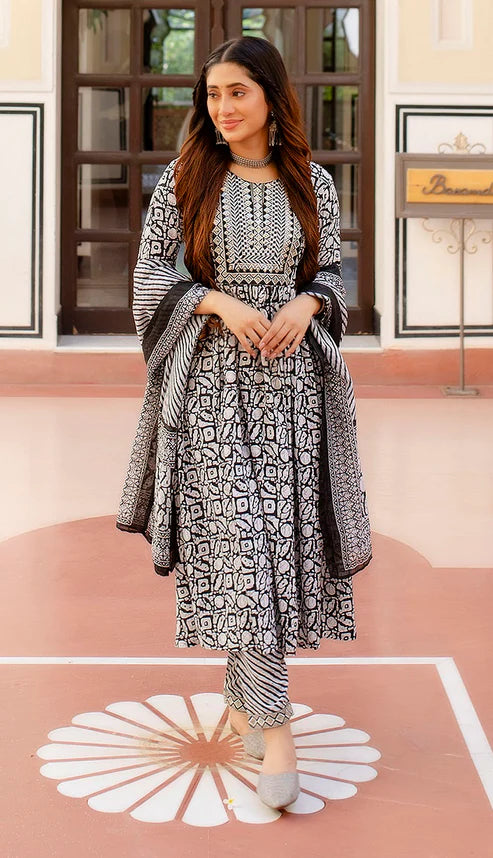 Embroidered kurta and pant Set with Dupatta Suit