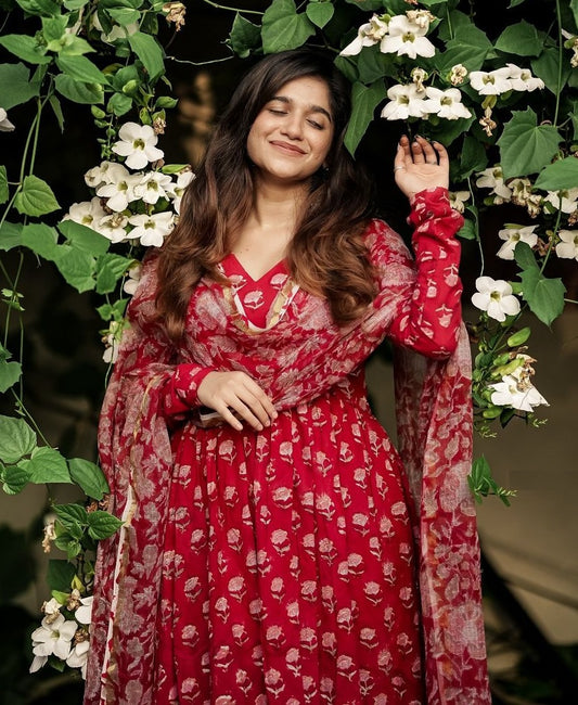 Women Viscose Printed Red Kurta And Pant Set With Dupatta