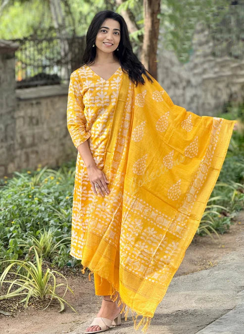 Printed Straight Yellow Kurta and Pant Set With Dupatta