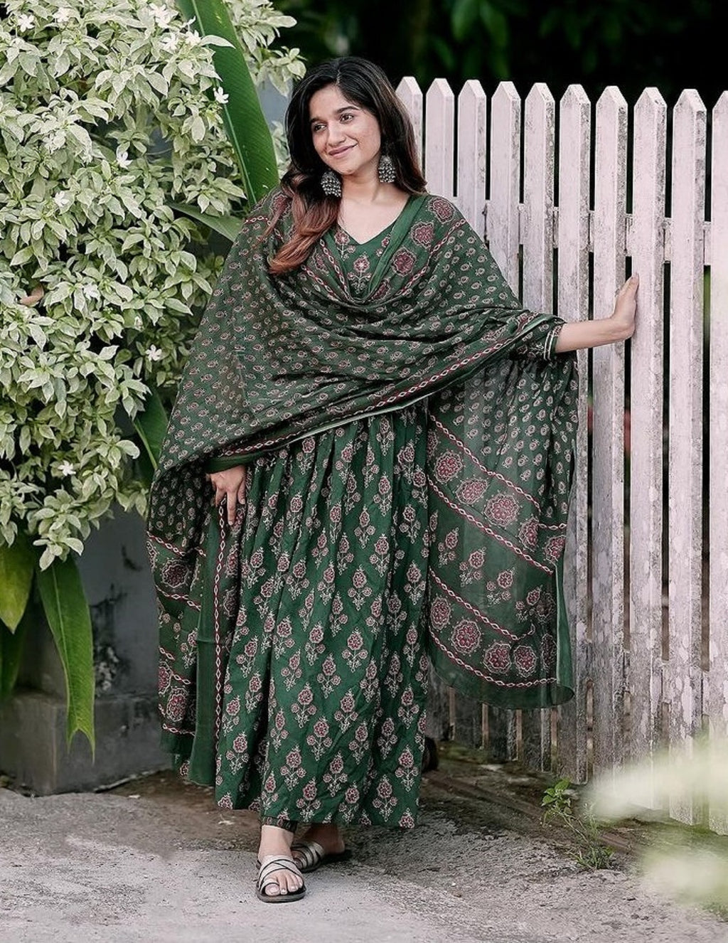 Women Green Anarkali Kurta And Pant Set With Dupatta