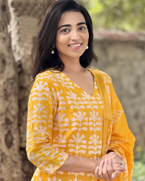 Printed Straight Yellow Kurta and Pant Set With Dupatta