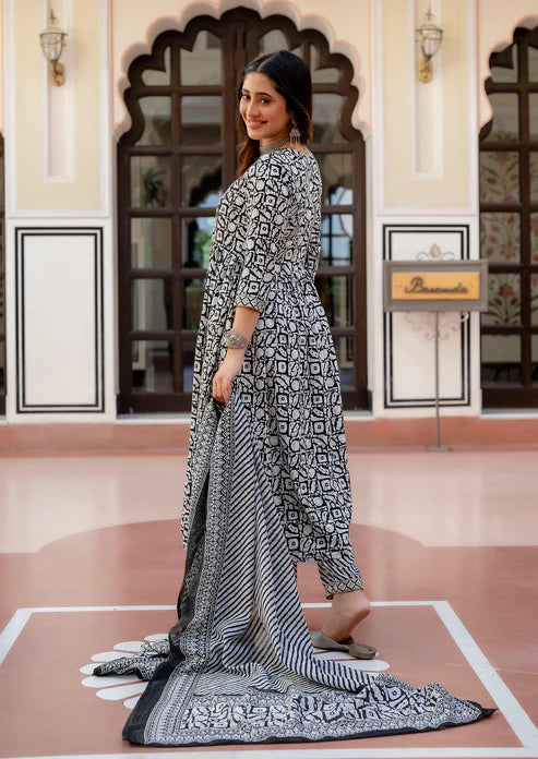 Embroidered kurta and pant Set with Dupatta Suit