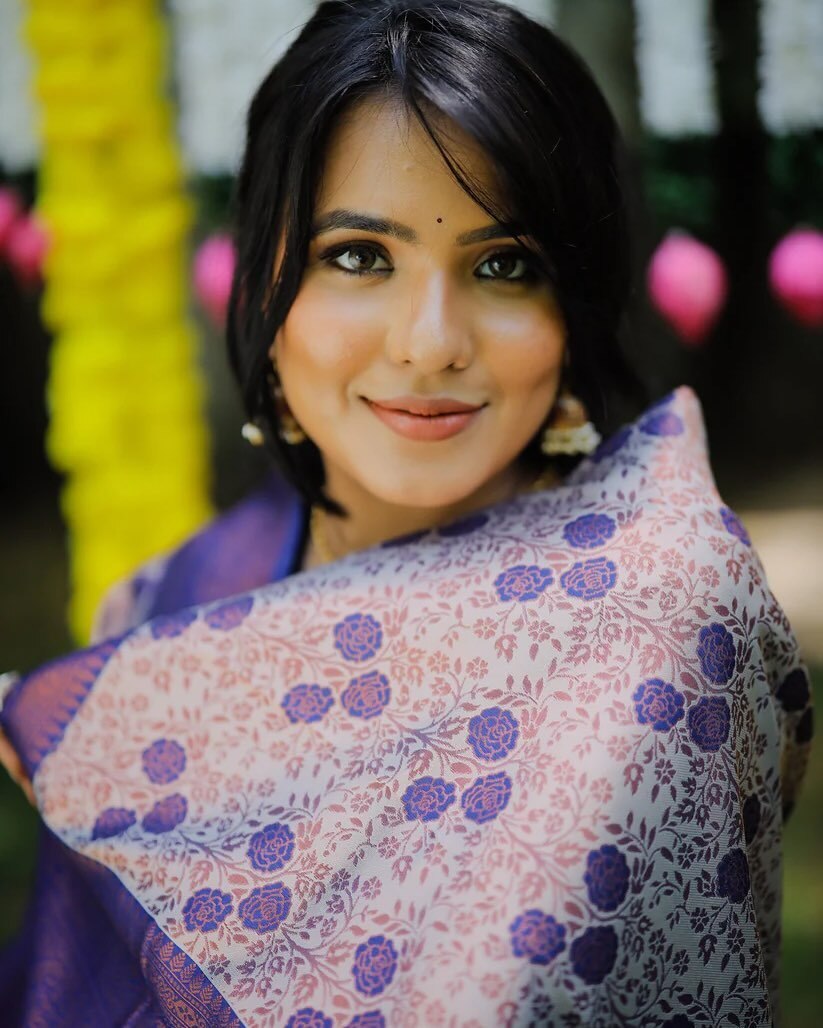 Women Jacquard Kurta Pant Dupatta Set